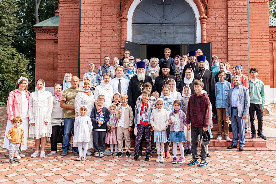 Архиерейское богослужение в Богородицерождественском храме деревни Старое г.о. Ступино